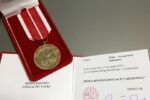 Thumbnail for the post titled: Dyrektor Szkoły Podstawowej im. św. Jana Kantego w Świlczy uhonorowany Medalem Komisji Edukacji!